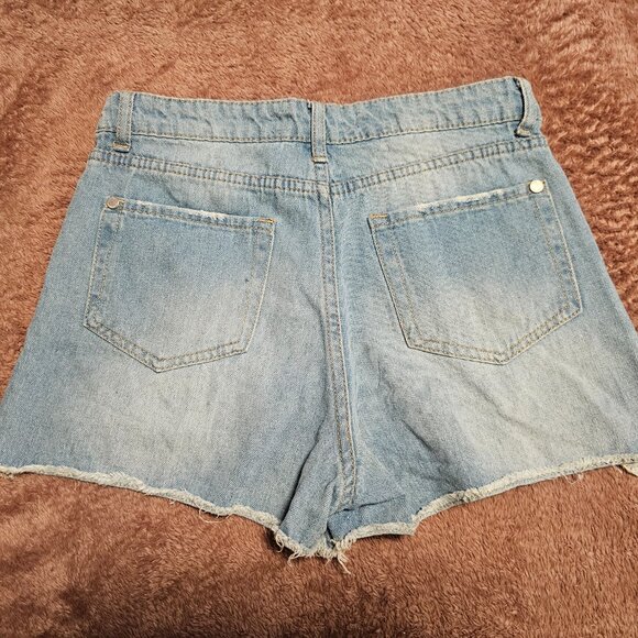 Free Generation Women's Pearl Accent Step-Hem Jean Shorts - Picture 3 of 8